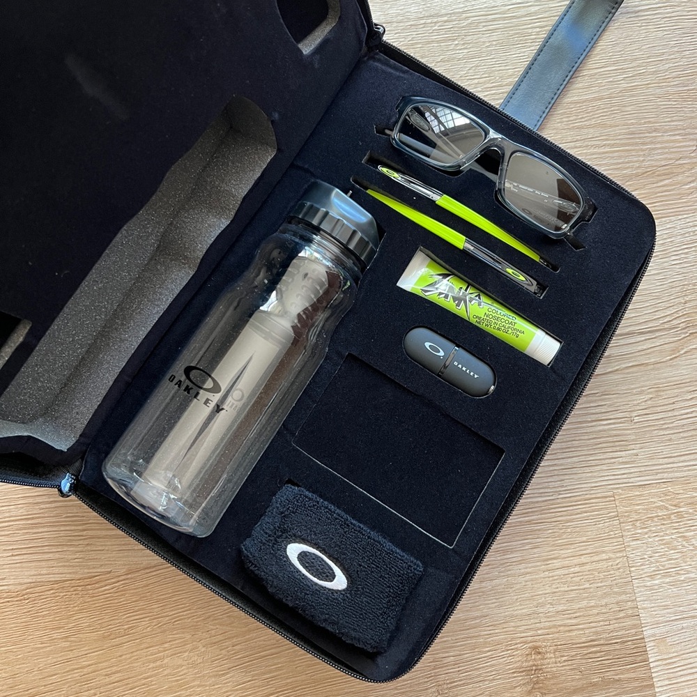 Oakley Crosslink Eyewear Collection Rare Case Kit